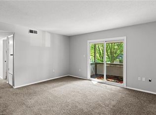 2205 Sunderland Rd APT 129D, Winston Salem, NC 27103