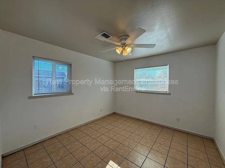 5305 S Drexel Ave — Photo 9