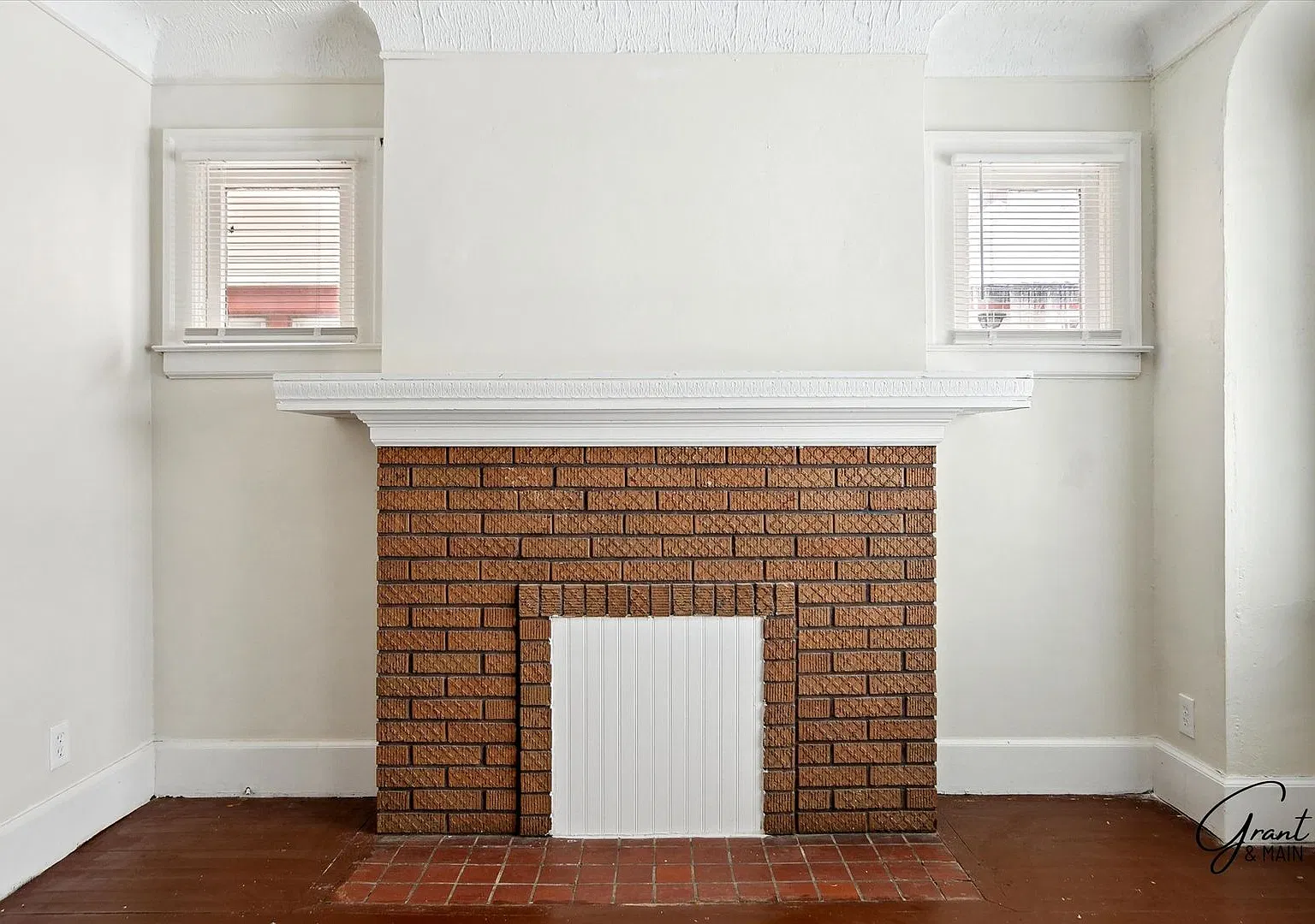 4 bedrooms, great location — Photo 4