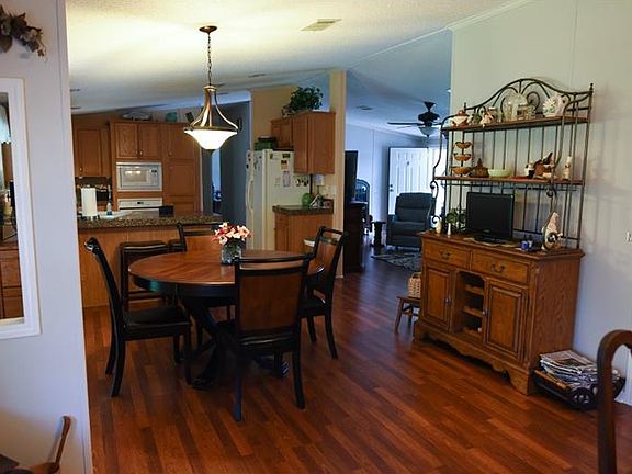 4th image of 8103 Parsons Ln