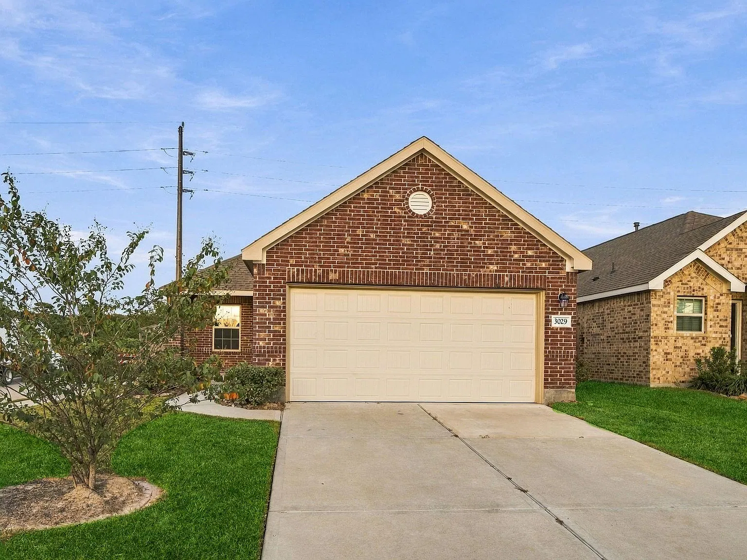 3 bed, 2.0 bath, 1270 sqft, $1,875 — Photo 2
