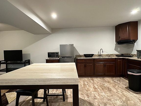 2nd image of 5022 Birch Cir