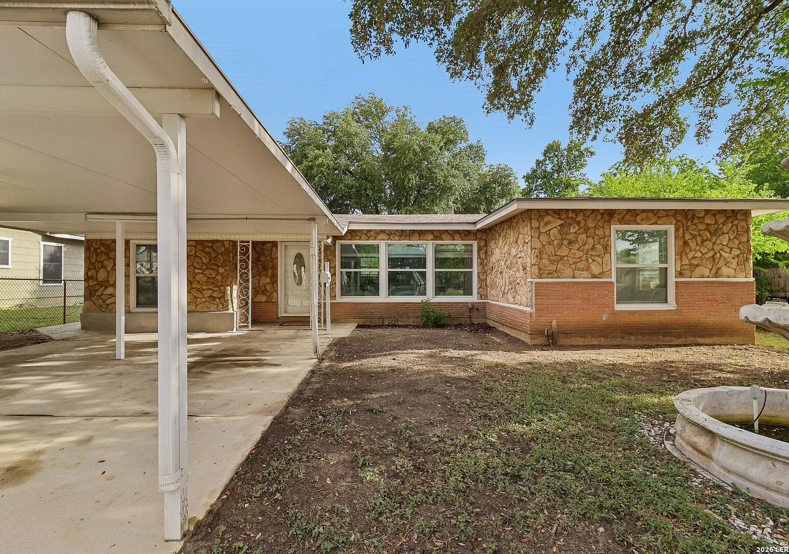 3 bed, 1.0 bath, 1500 sqft, $2,500 — Photo 4