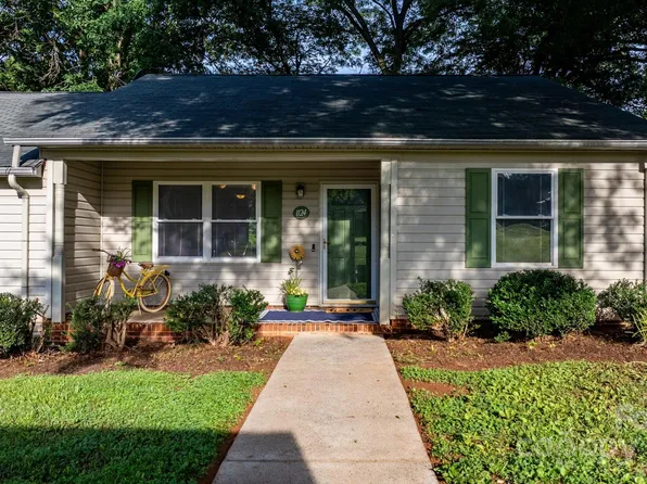 1124 Saint Charles Ct #3, Newton, NC 28658