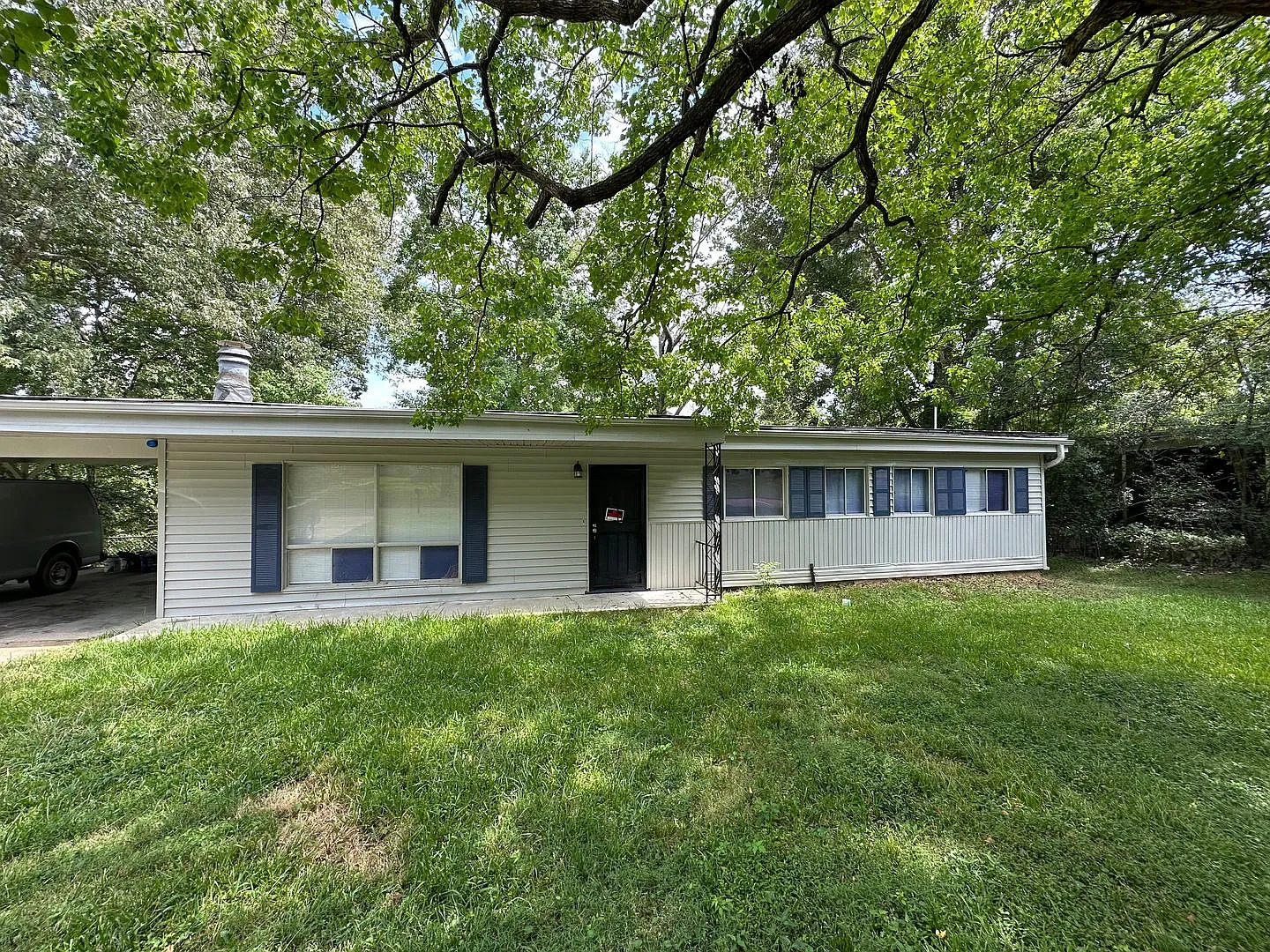 2748 Woodside Dr. - Jackson Ms. 39204 — Photo 1