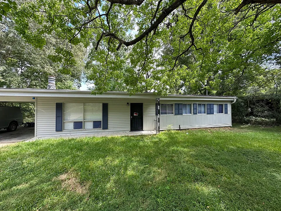 2748 Woodside Dr