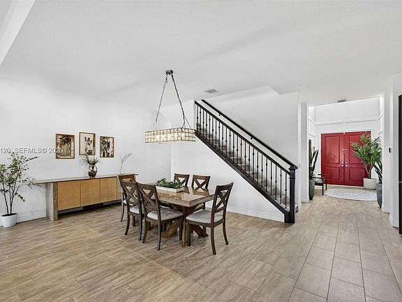 4th image of 130 Blanca Isles Ln