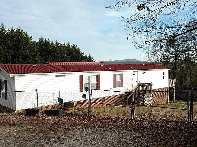 427 White Oak Way — Photo 1