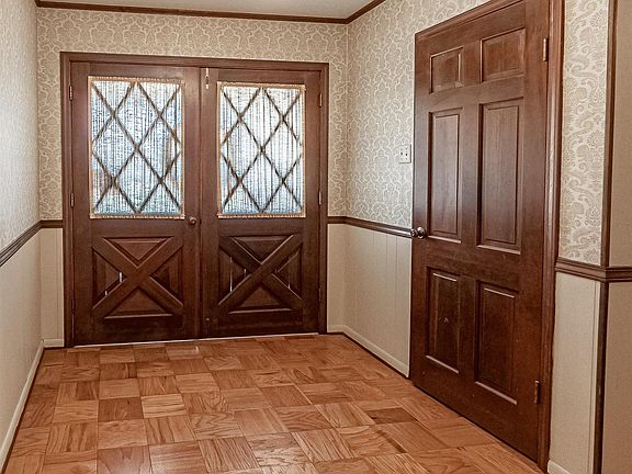 2nd image of 2408 Katherine Dr