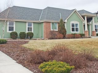 W275N8567 Twin Pines Cir, Hartland, WI 53029