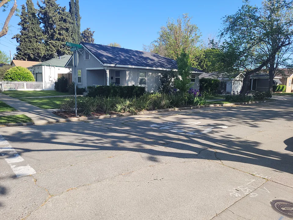 360 W Highland Ave