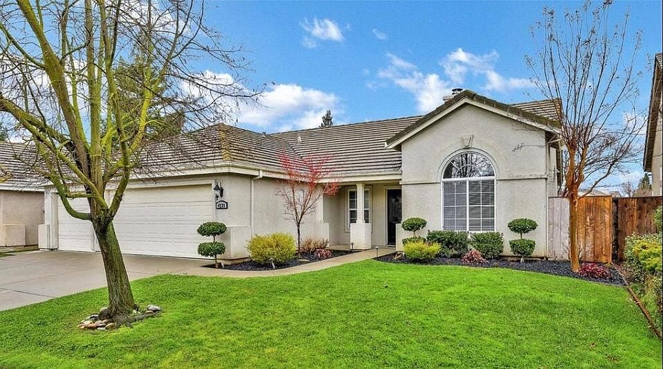 Single Story Lakefront House