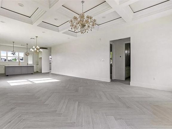 5th image of 8424 Fairfax Dr