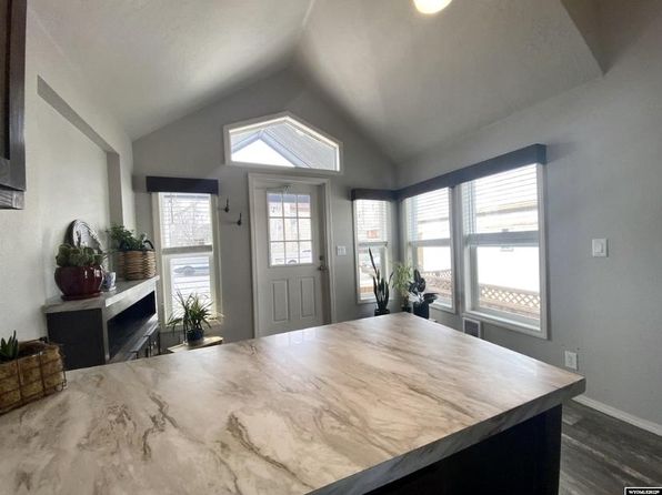 402 S 1st St, Lander, WY 82520