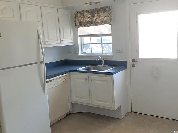 4th image of 57C Buckingham Drive #C