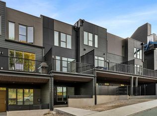 2515 N Sovereign Cres SW, Calgary, AB T3C 2M3