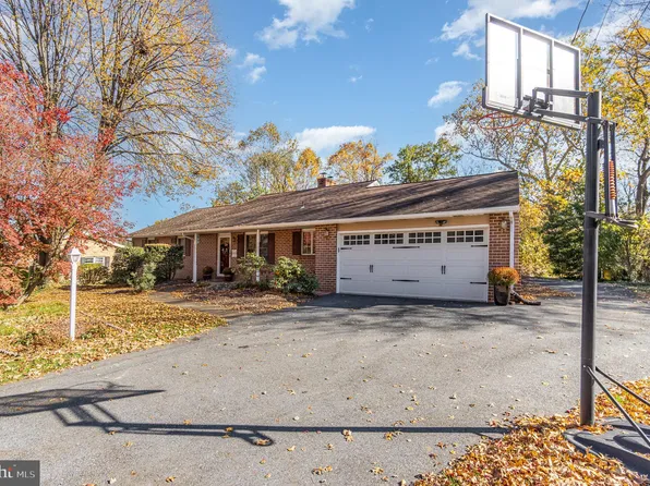 105 Oak Dr, Camp Hill, PA 17011