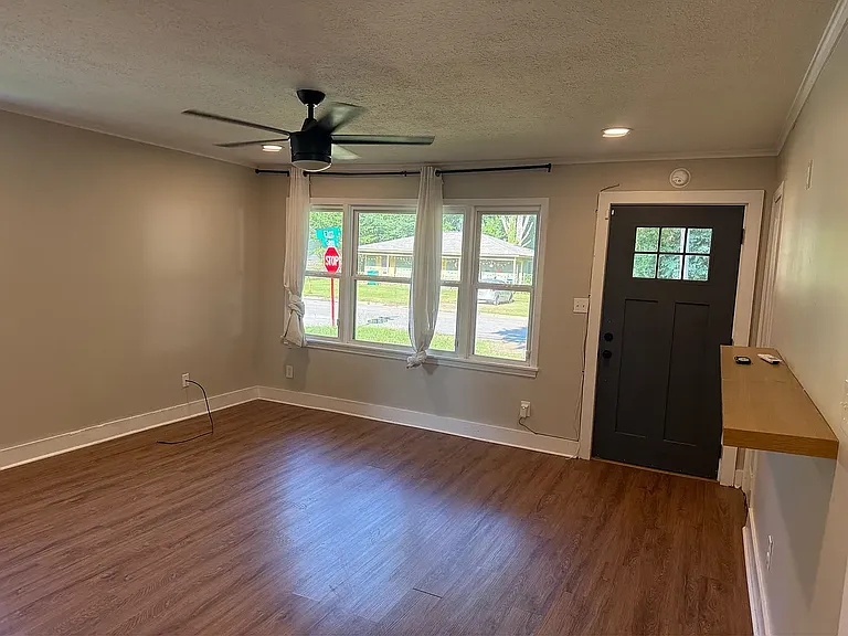 422 S Green St — Photo 2