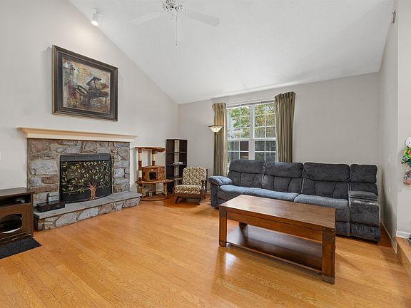 5th image of 5715 Thornbriar Ln