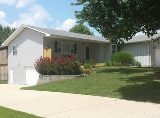1907 Christopher Dr, West Plains, MO 65775