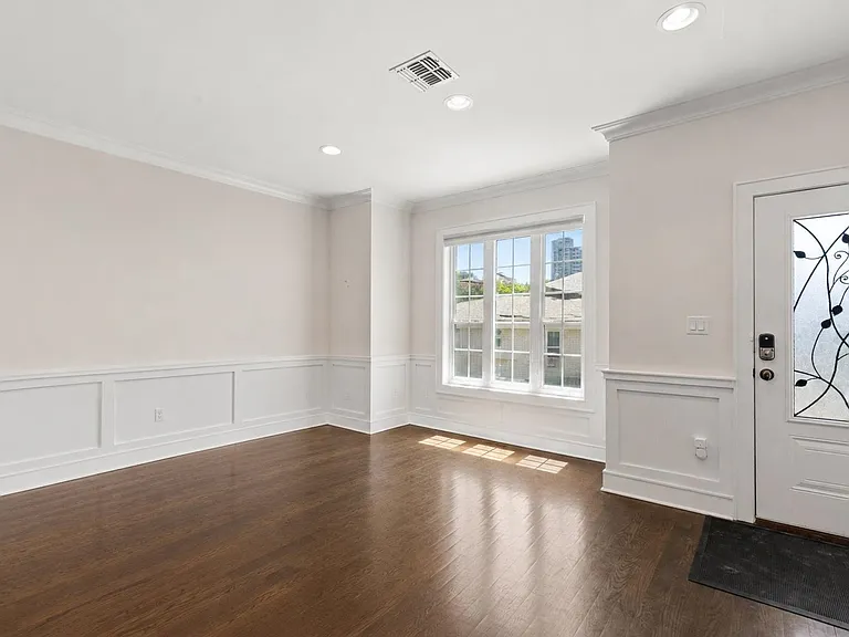 1627 John St #A — Photo 3