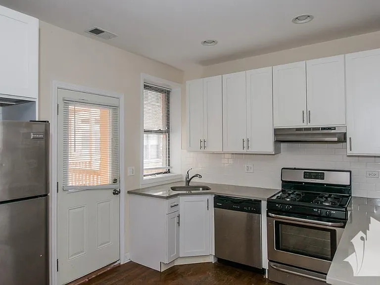 1830 W Leland Ave #G01 — Photo 2