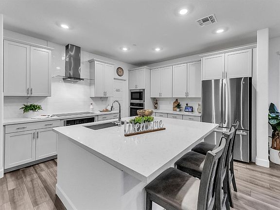 4th image of 3912 Azul Way