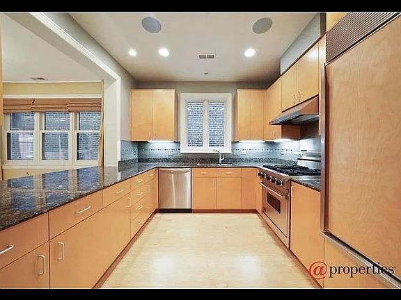 4th image of 1020 W Armitage Ave APT 3C
