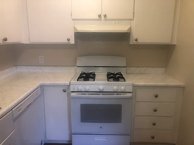 Adobe Villa Apartments — Photo 9