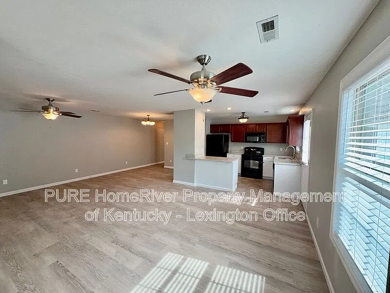 809-811 Red House Rd — Photo 3
