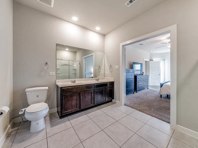 2427 Valencia Crst — Photo 16