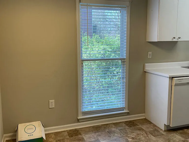 1079 Walnut St #B — Photo 4