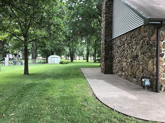4th image of 1004 Twin Lakes Dr