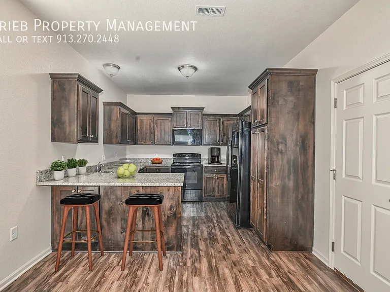 22161 W 124th Pl #6 — Photo 4