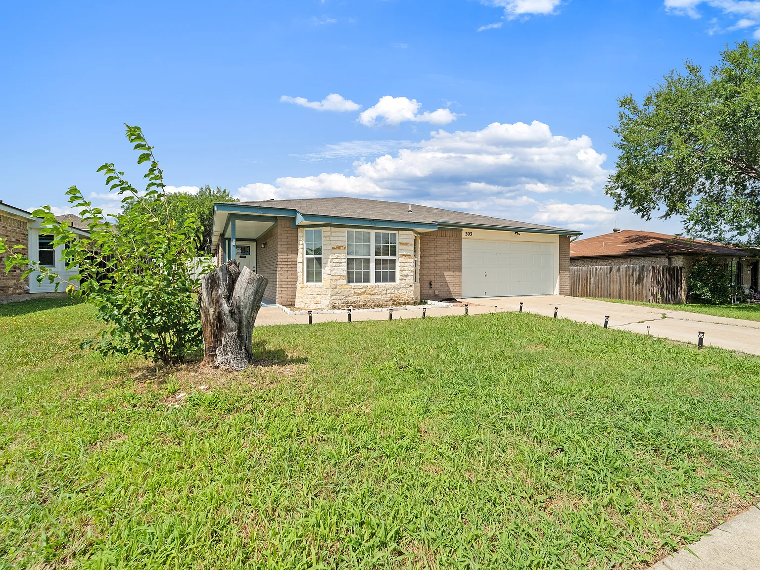 303 Carly Dr — Photo 3