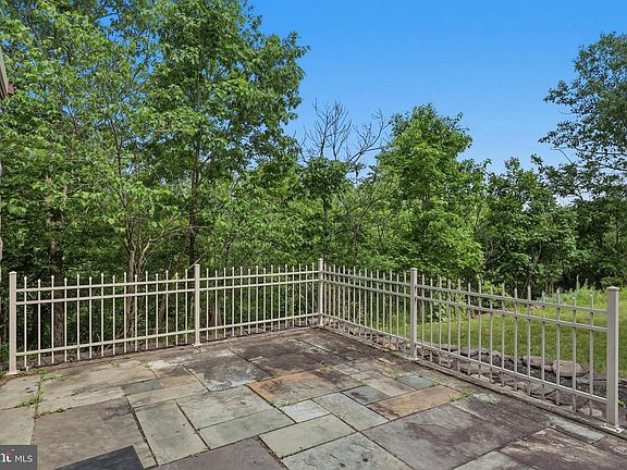 5th image of 533 Trent Arden Ct