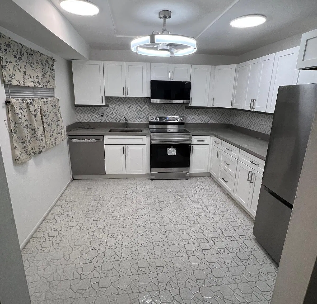 2 bed, 1090 sqft, $2,500 — Photo 1
