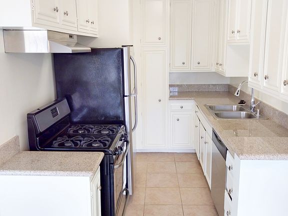 3rd image of 1427 N Poinsettia Pl APT 208