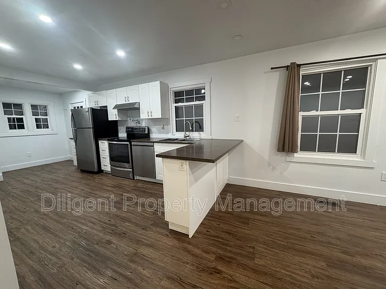 736 Stormont St #UPPER — Photo 3