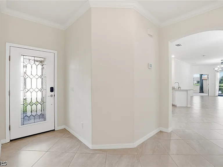 1835 Alameda Dr — Photo 3