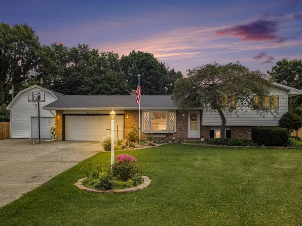51852 Cheryl Dr, Granger, IN 46530