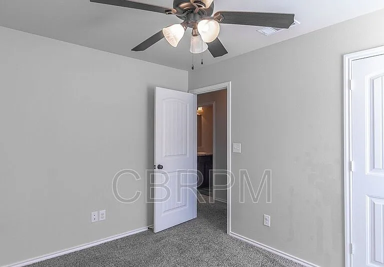 7449 104th St — Photo 12