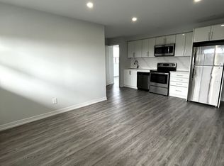 15 Walmer Rd #901-C02, Toronto, ON M5R 2X1