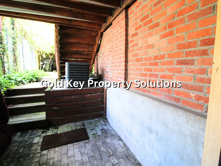 602-610 Meridian — Photo 17