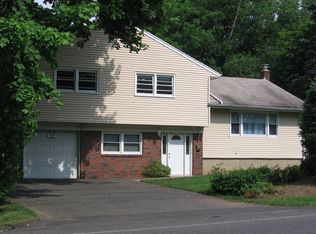 55 Knickerbocker Rd, Fort Lee, NJ 07024