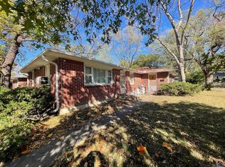 2948 SW Randolph Ave, Topeka, KS 66611
