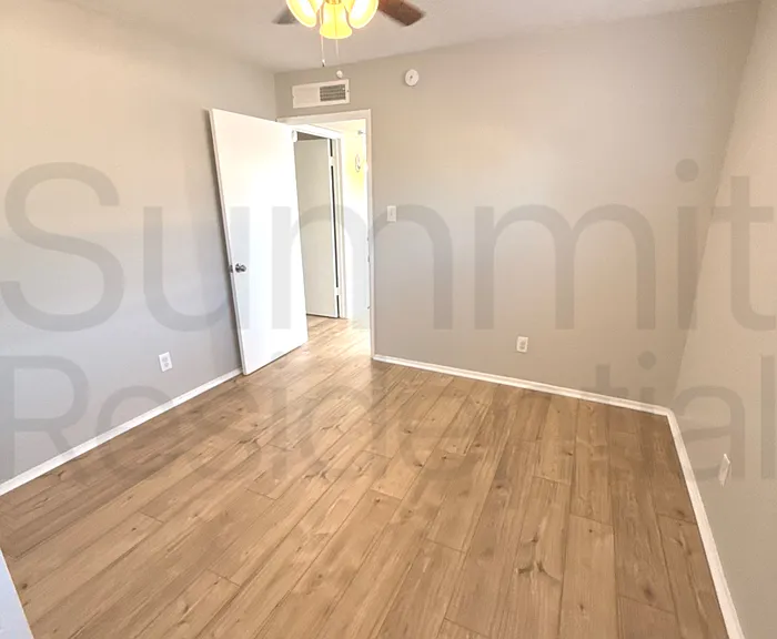 6076 Dooley Dr — Photo 8