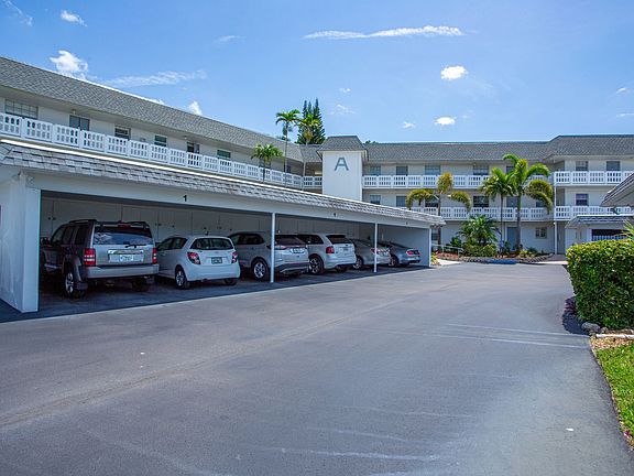 3rd image of 315 Saint Andrews Blvd APT A25