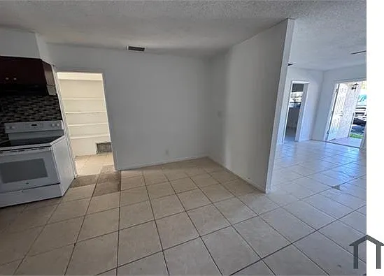 3 bed, $2,500 — Photo 3