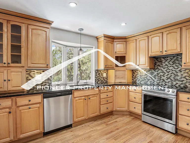 223 Dolomite Dr — Photo 2